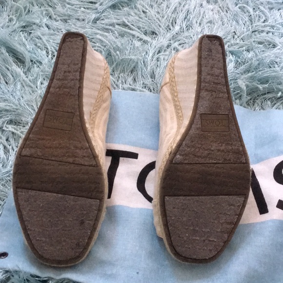 Toms - Picture 3 of 4